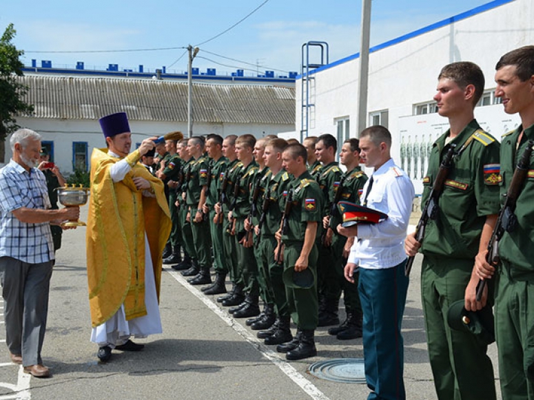 Священнослужители приняли участие в проведении присяги студентов Краснодарского аграрного университета в Темрюке